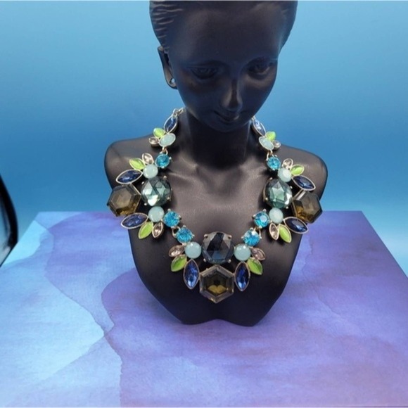 The Limited green blue flower 💠shaped chunky rhinestone gold tone - Picture 3 of 15